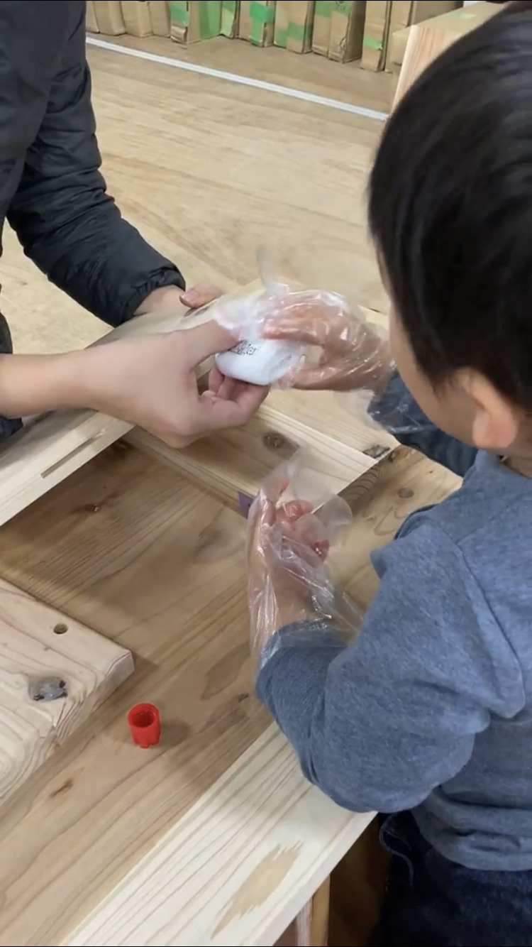 リーフアーキテクチャはお子様と木工体験のワークショップを行っています。