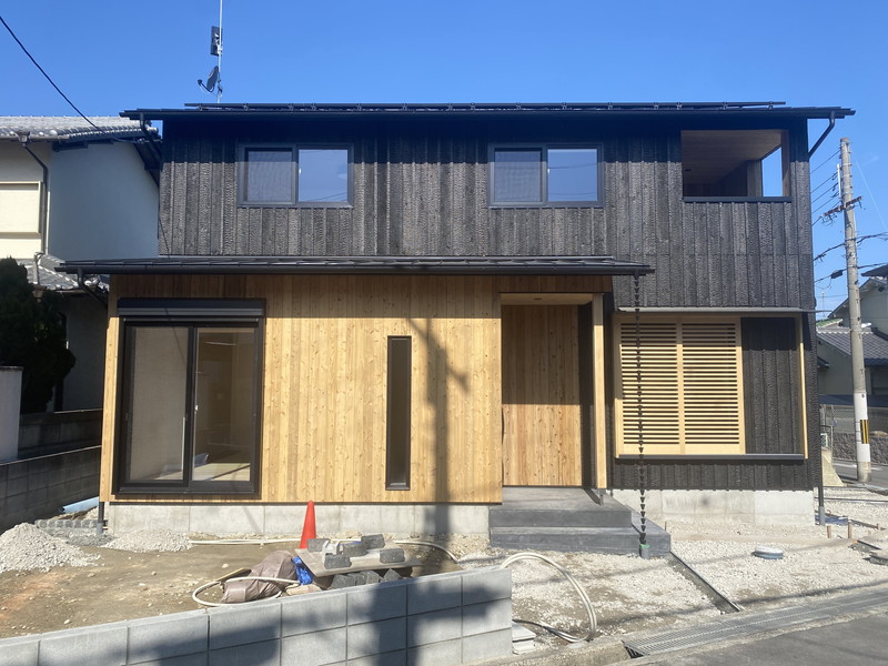 大阪狭山市で焼杉板張りの住宅ならリーフアーキテクチャ