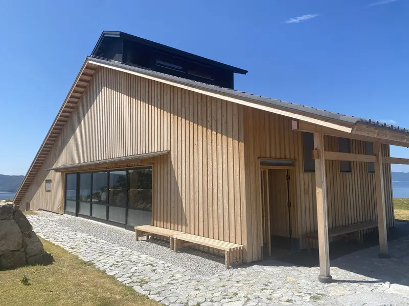 自然と共生する建築美：大串半島の「時の納屋」を訪ねて ｜大阪で