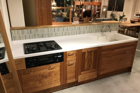 スタッフによる初めてのタイル施工