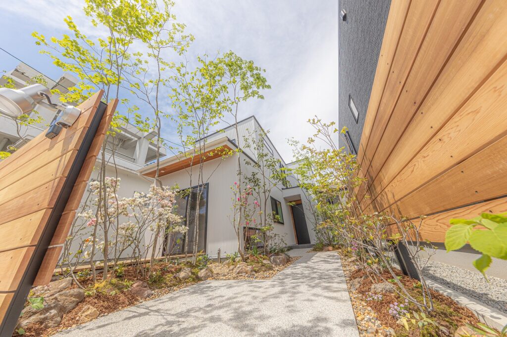 大阪で家具から始める家づくりなら大阪狭山市のリーフアーキテクチャ