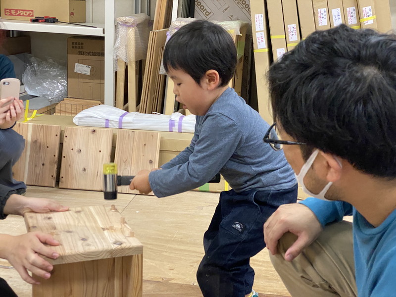 リーフアーキテクチャはお子様と木工体験のワークショップを行っています。