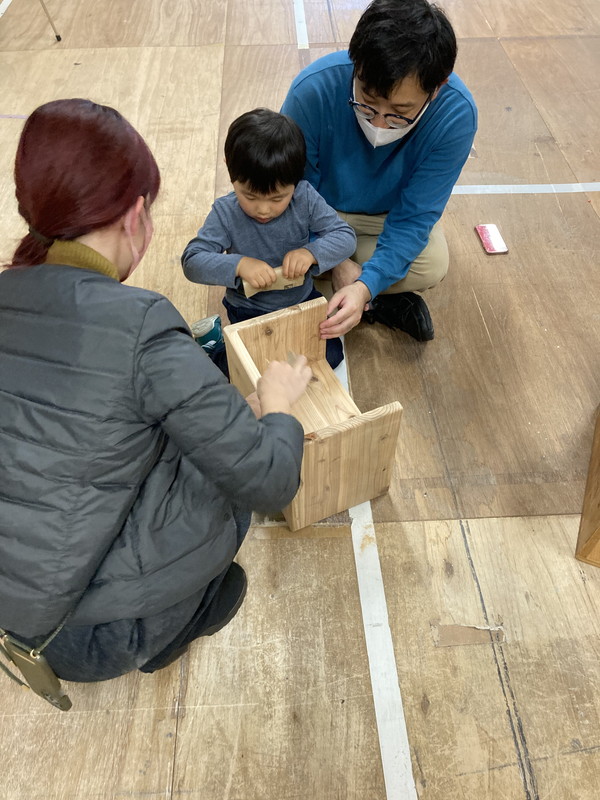 大阪狭山市、河内長野市、堺市、富田林市でお洒落注文住宅のリーフアーキテクチャではDIY女子部を開催。キッズチェア製作を行いました。