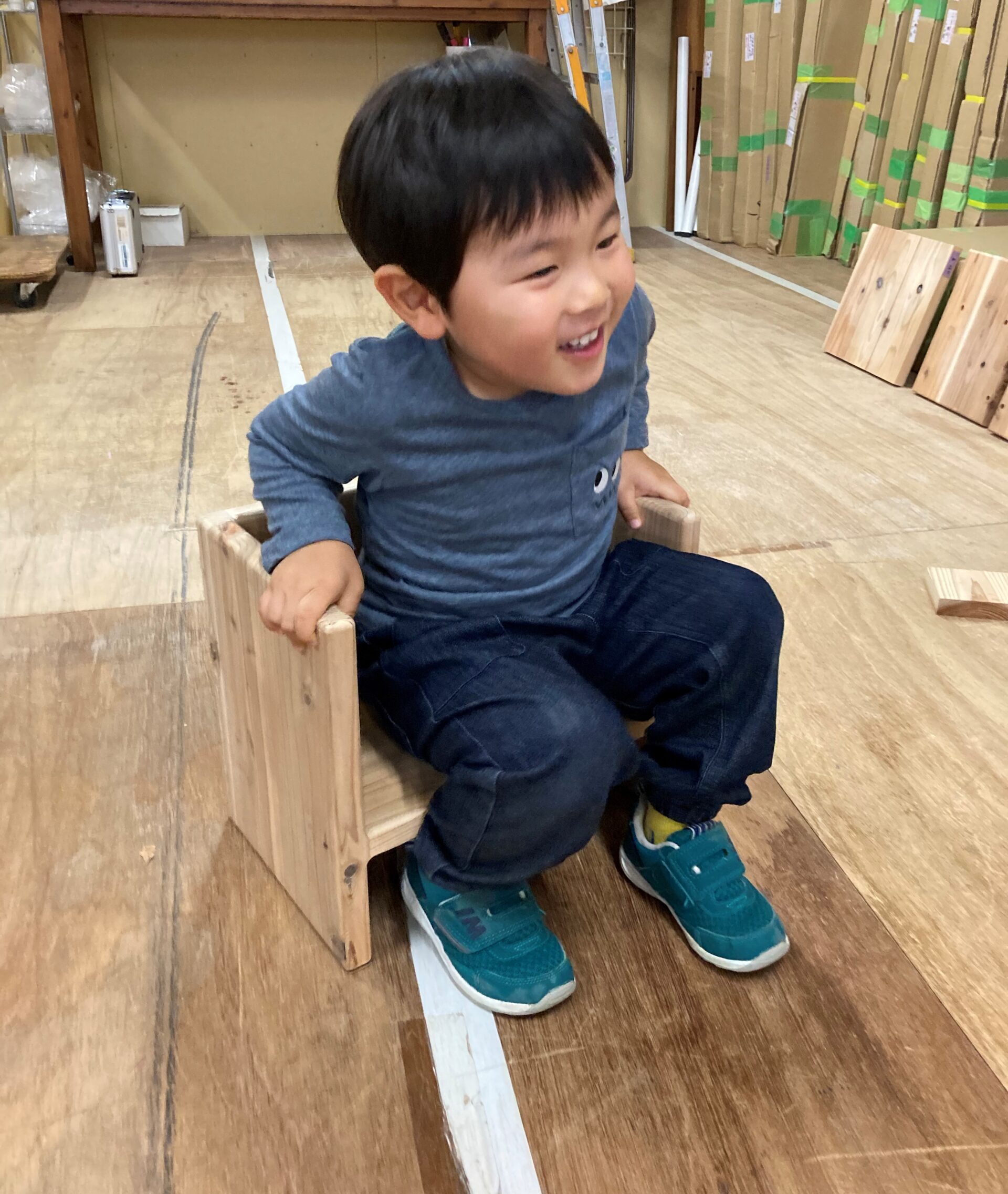 リーフアーキテクチャはお子様と木工体験のワークショップを行っています。