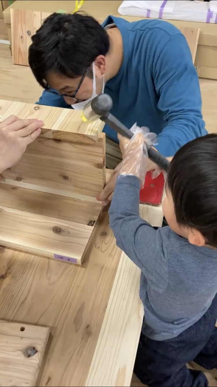 リーフアーキテクチャはお子様と木工体験のワークショップを行っています。