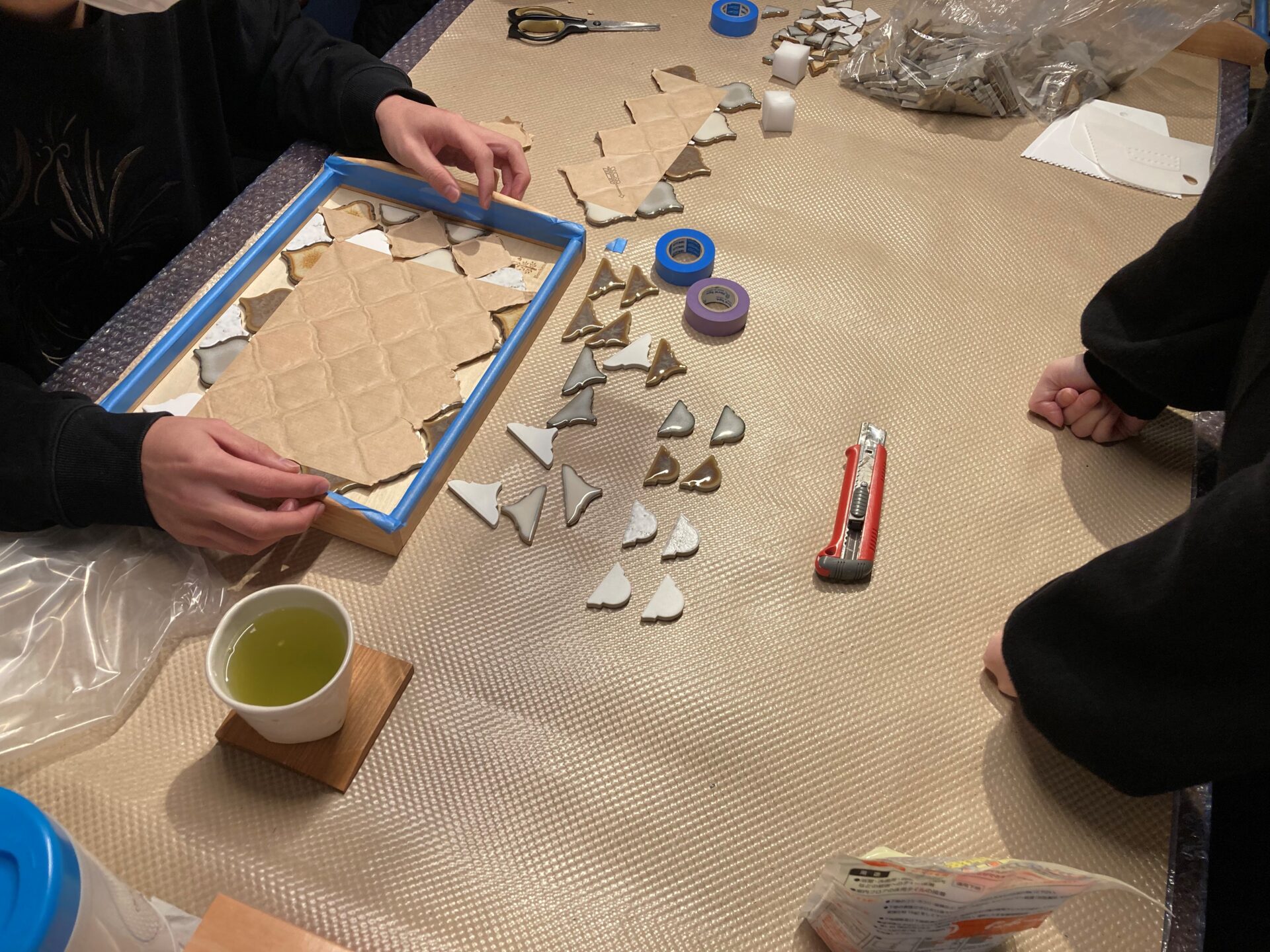 リーフDIY女子部とつくるコラベルタイルトレーのワークショップを開催しました。