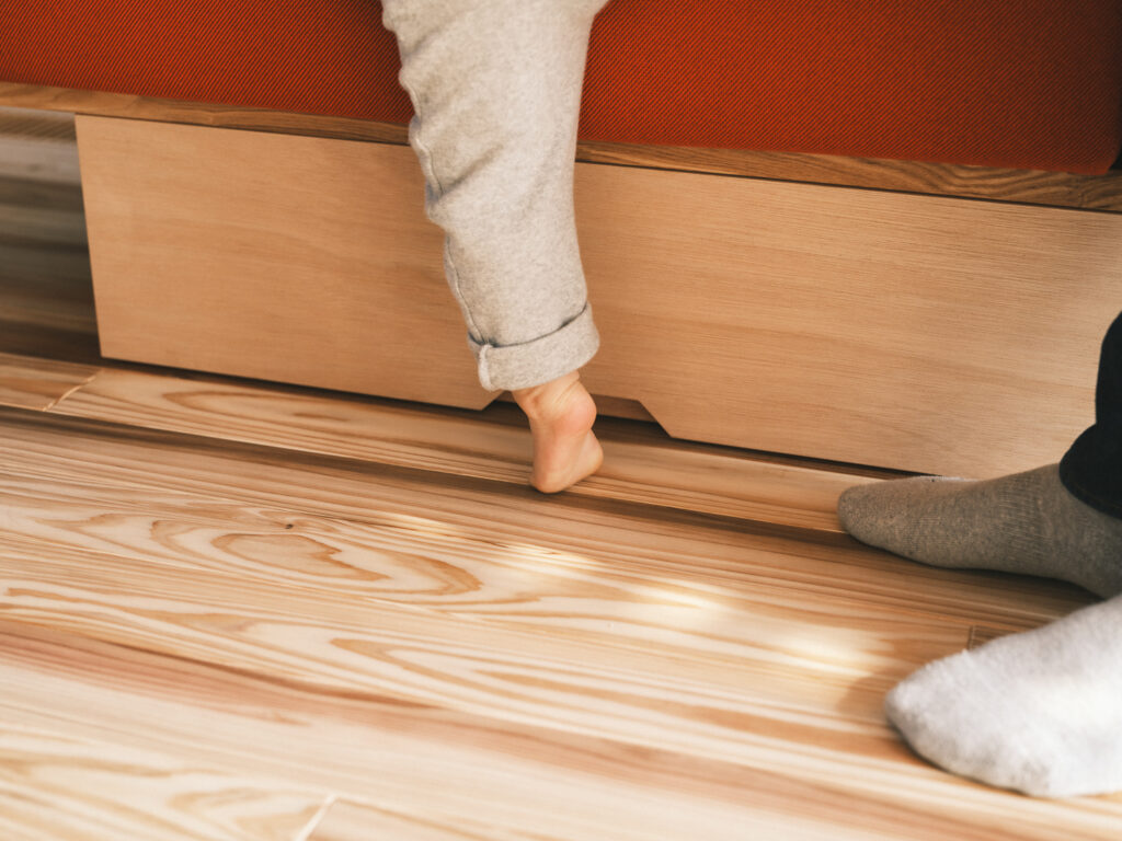 大阪で造作ソファのついた注文住宅はリーフアーキテクチャ