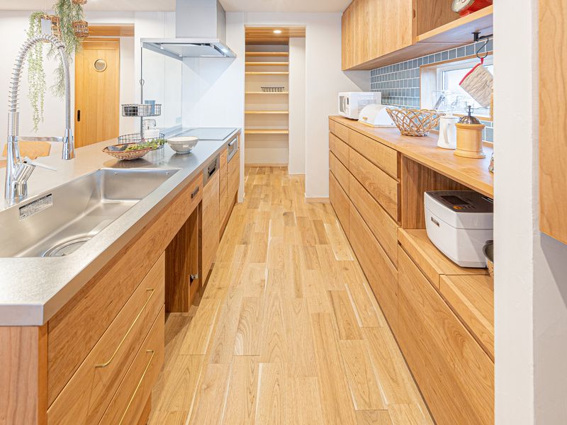 大阪の注文住宅は天然木キッチンが標準仕様のリーフアーキテクチャ