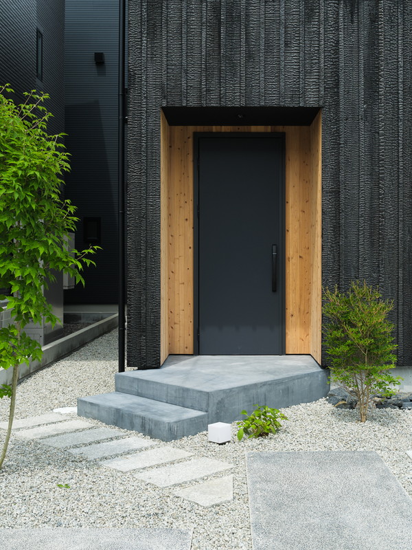 山を眺める家の写真3