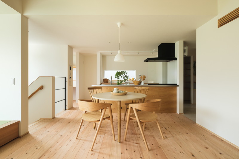 山を眺める家の写真9