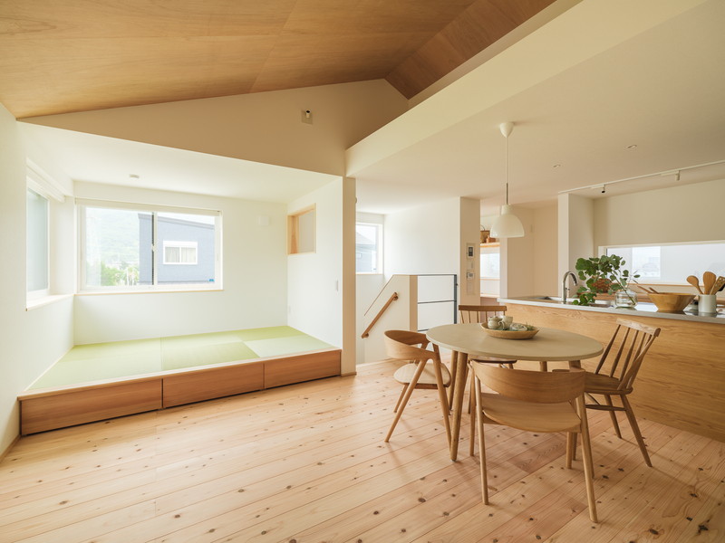 山を眺める家の写真8