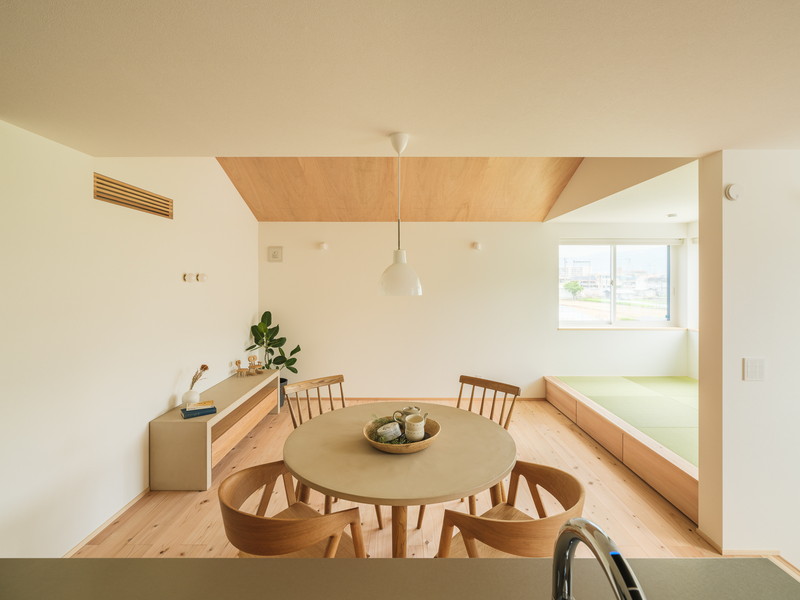 山を眺める家の写真11