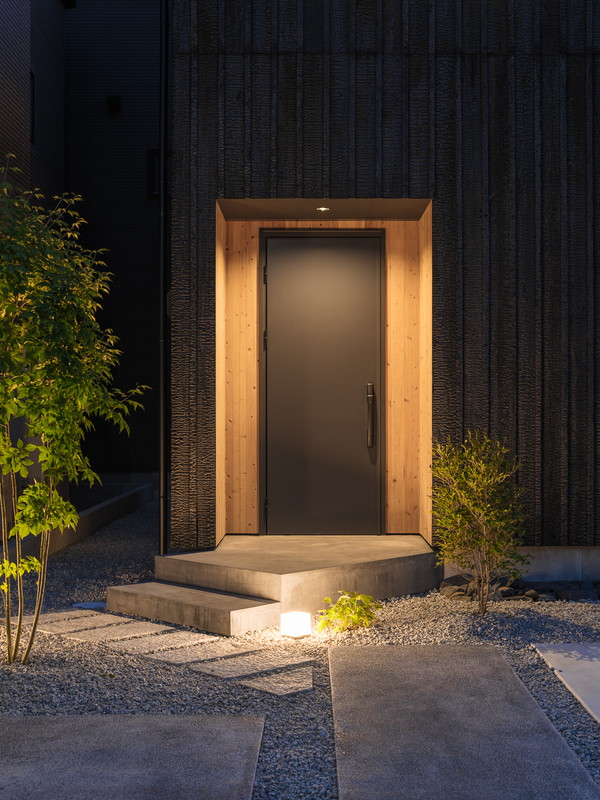 山を眺める家の写真20