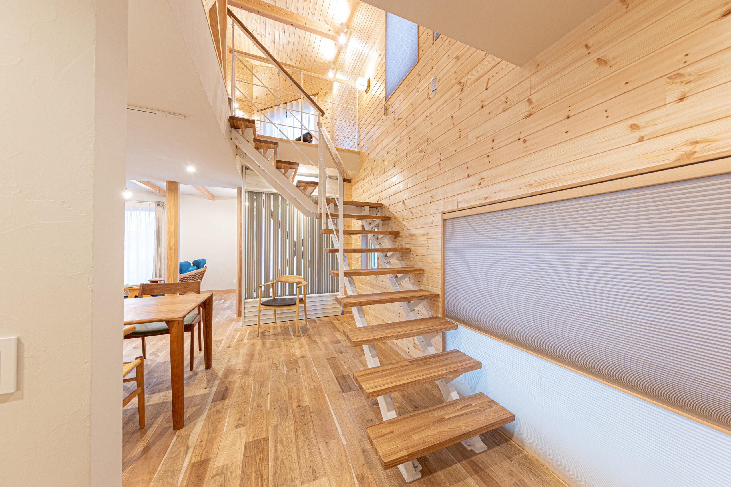 三角屋根の家の写真6