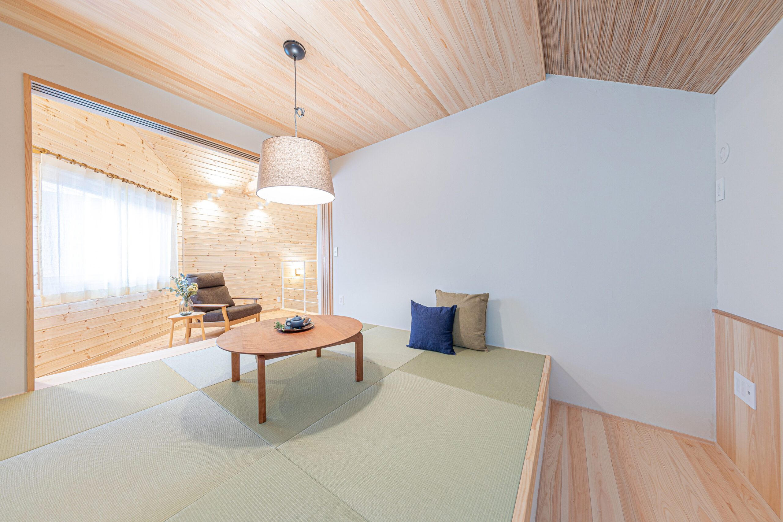 三角屋根の家の写真10