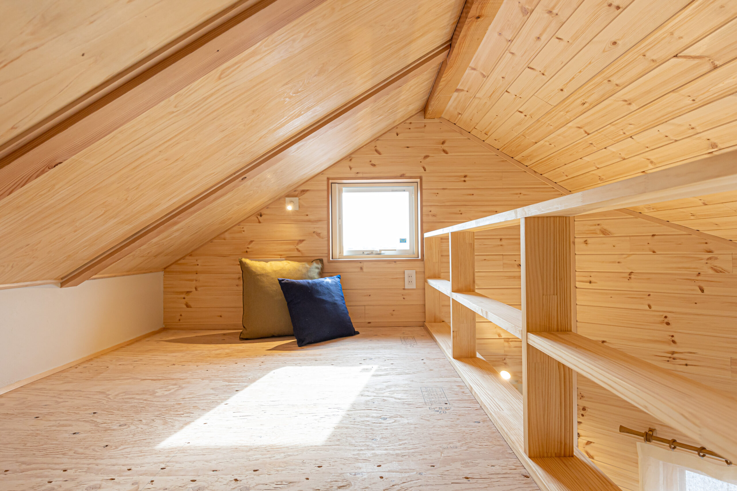 三角屋根の家の写真12