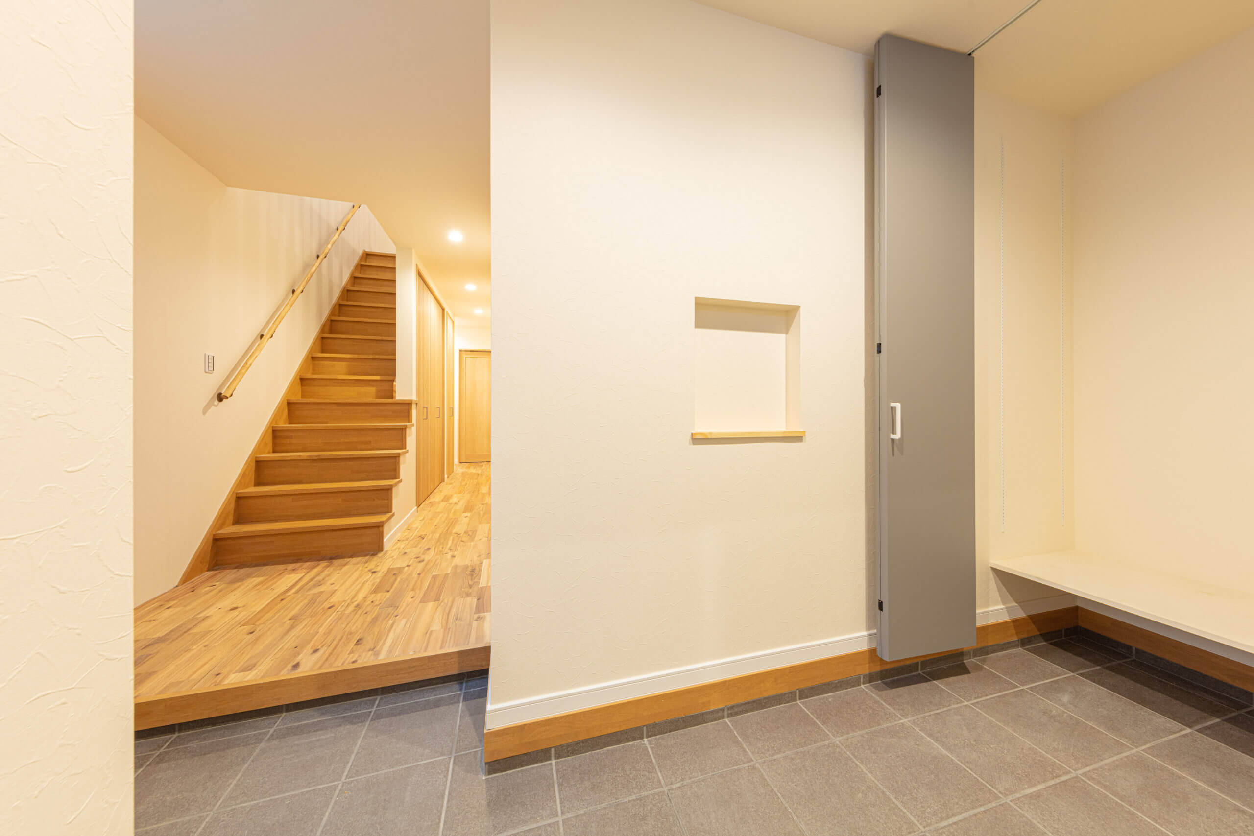 リビングに光が降り注ぐ家の写真2