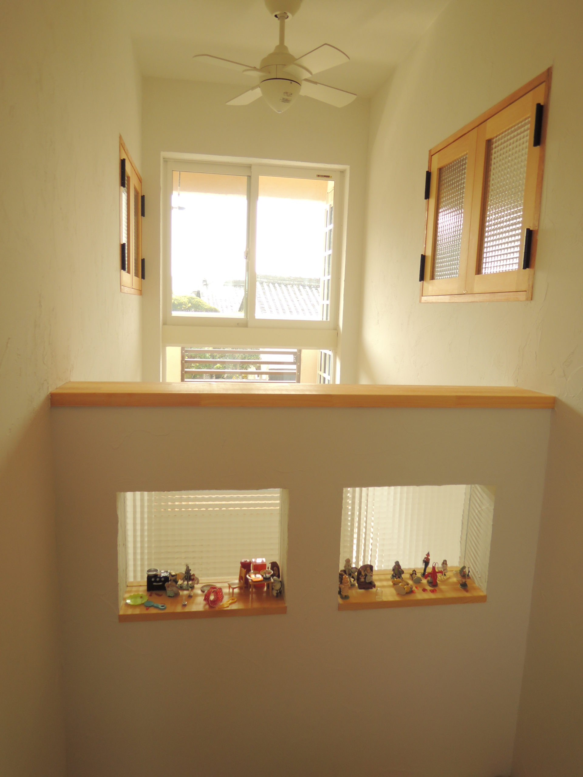 家族の気配を感じる光あふれる家の写真11