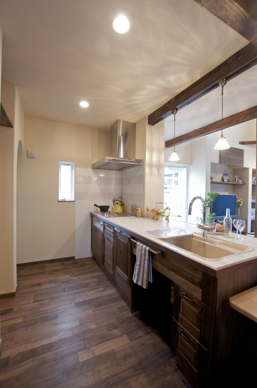 リビングに吹き抜けのある家の写真5