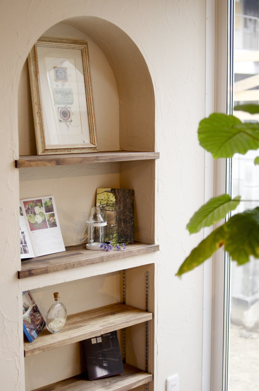 リビングに吹き抜けのある家の写真12