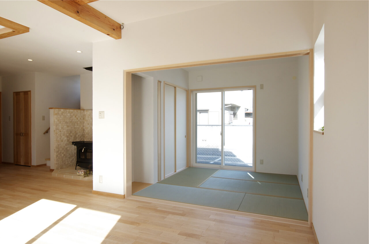 家族の気配を感じる光あふれる家の写真4