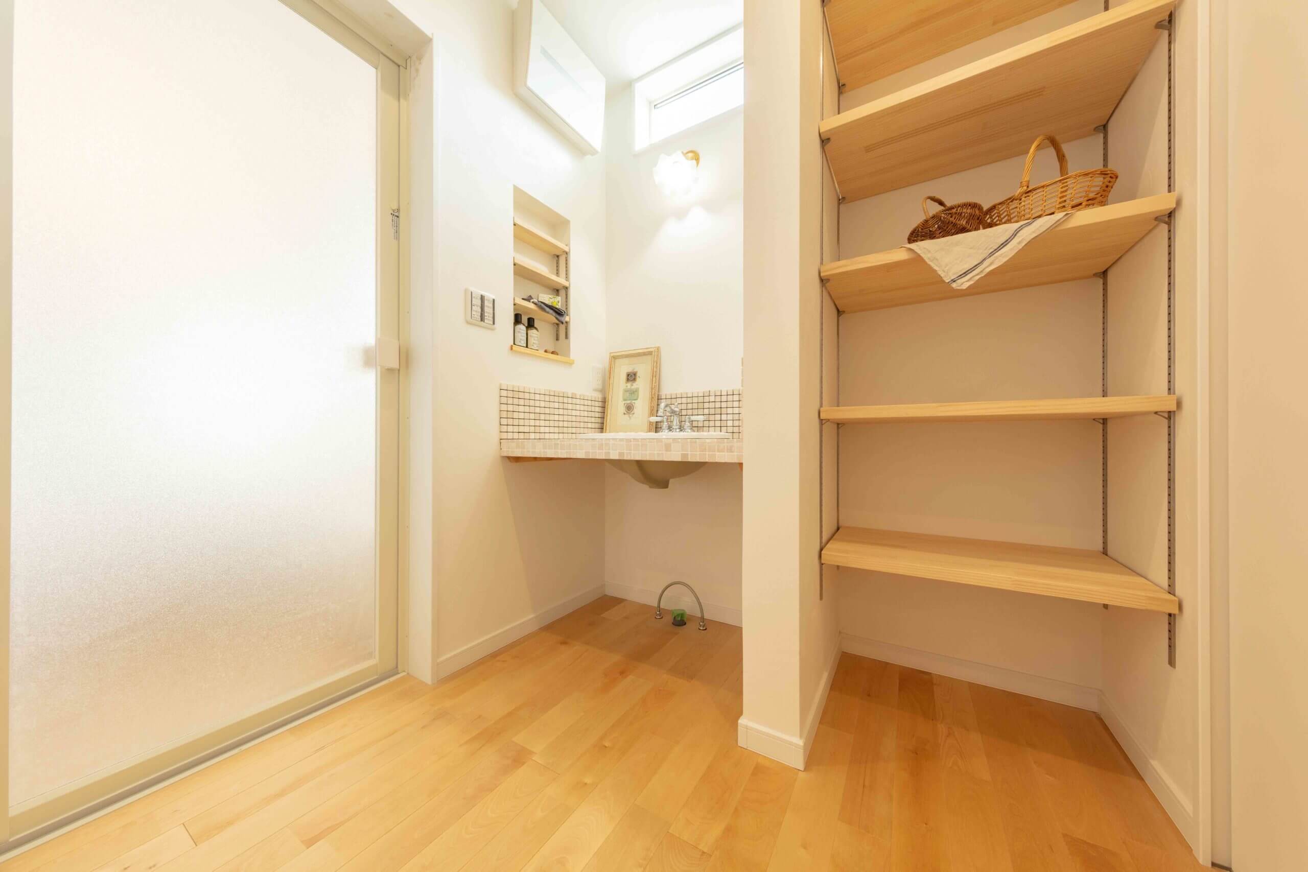 大阪市住吉区に建つ白を基調としたシンプルモダンな家の写真10