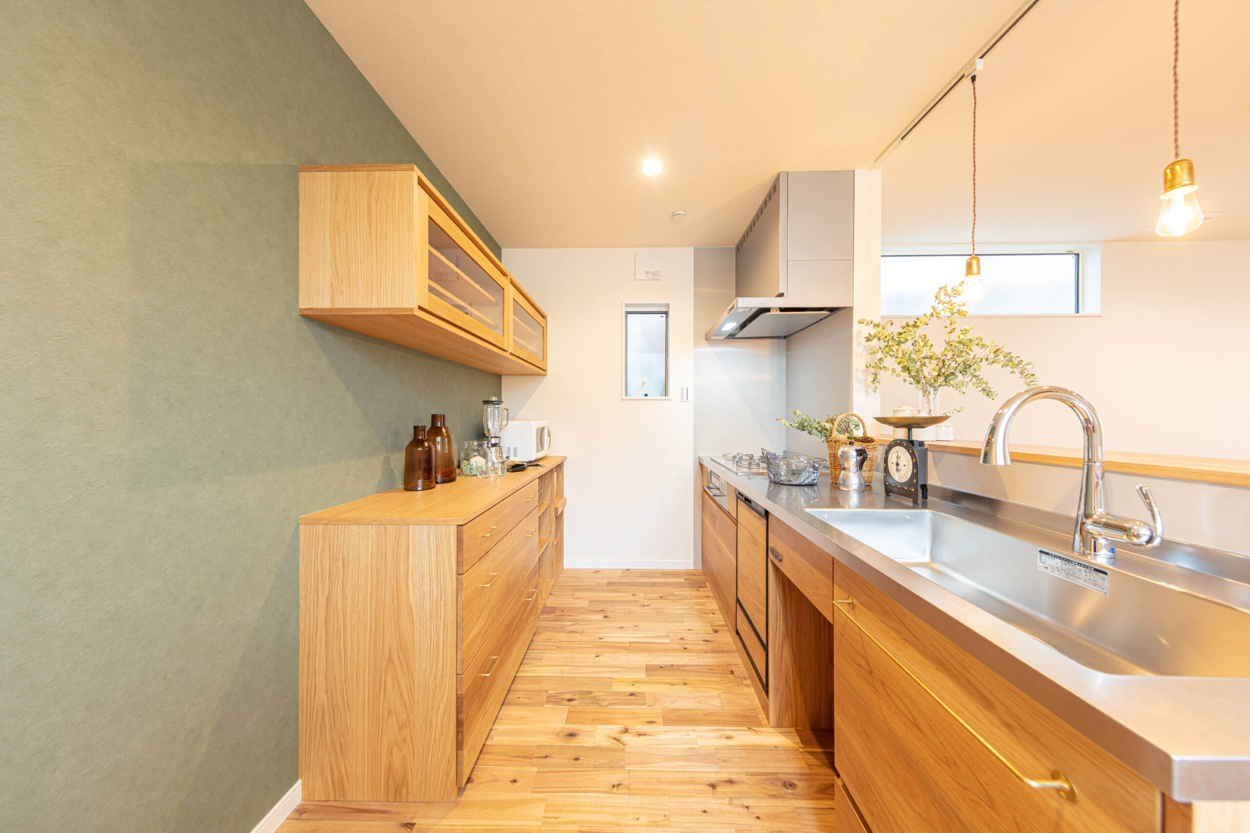 リビングに光が降り注ぐ家の写真6