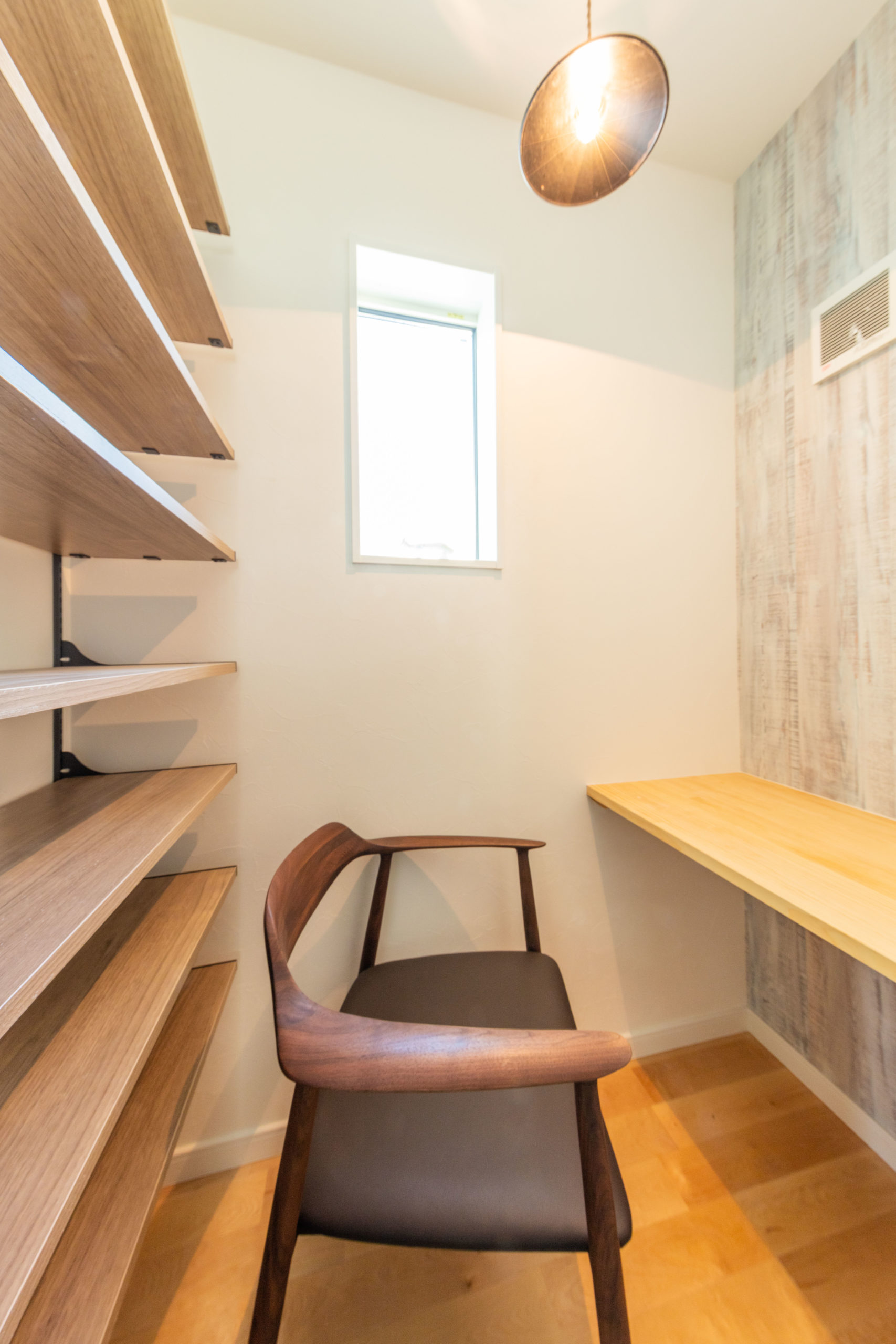 大阪市住吉区に建つ白を基調としたシンプルモダンな家の写真8