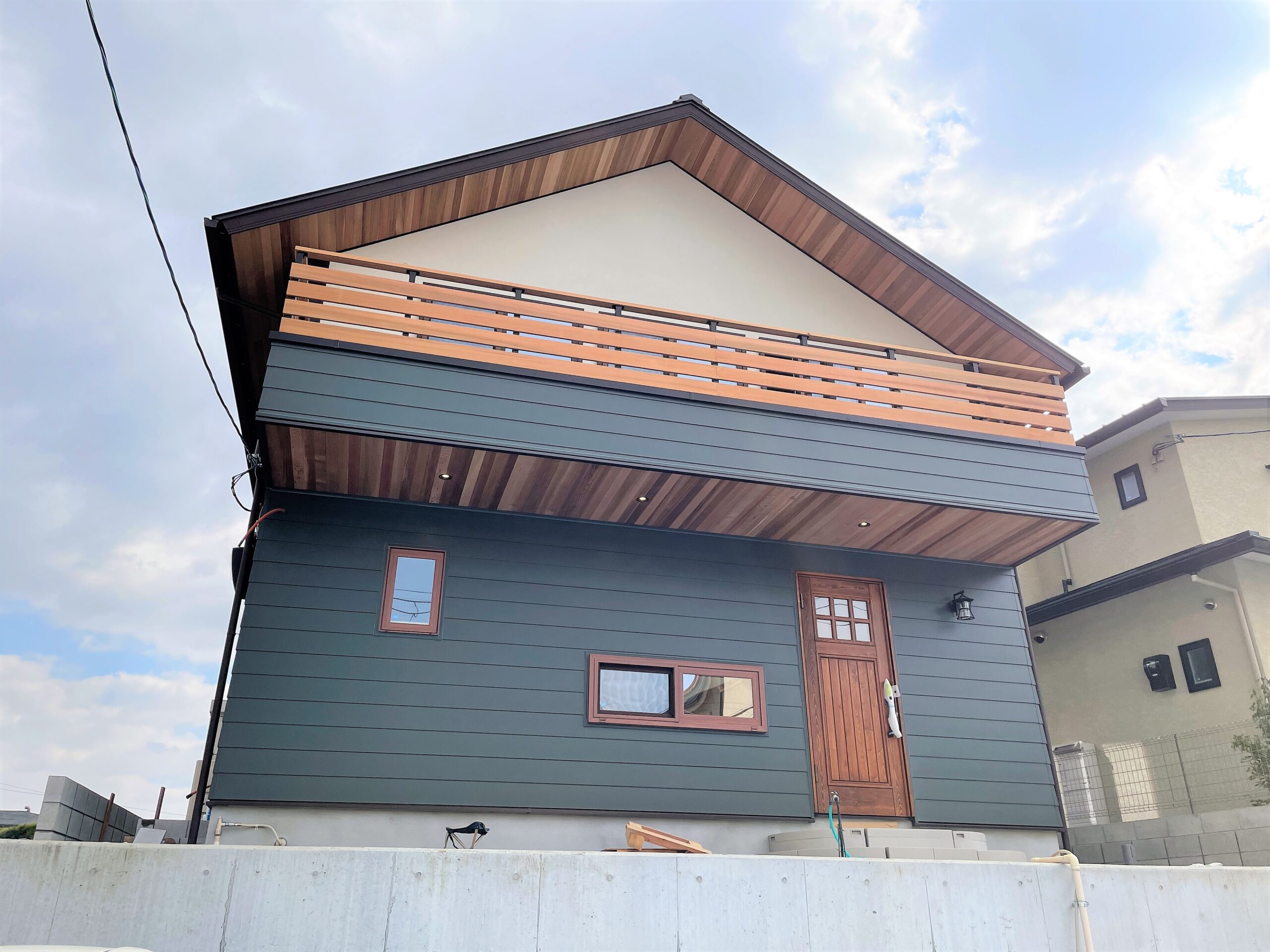 三角屋根の家 - leaf-arc