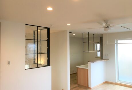 アイアンを散りばめた23坪のコンパクトな家