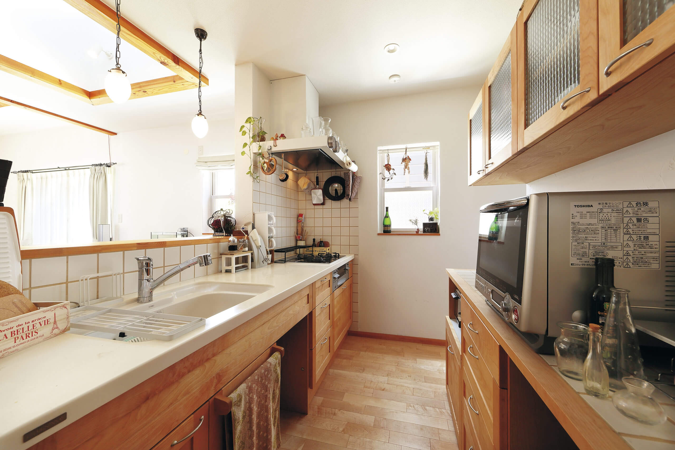 家族の気配を感じる光あふれる家の写真8