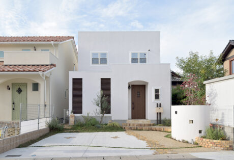 外で過ごしたくなるプライベートテラスのある家