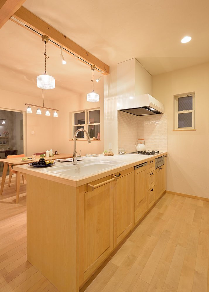 外で過ごしたくなるプライベートテラスのある家の写真7