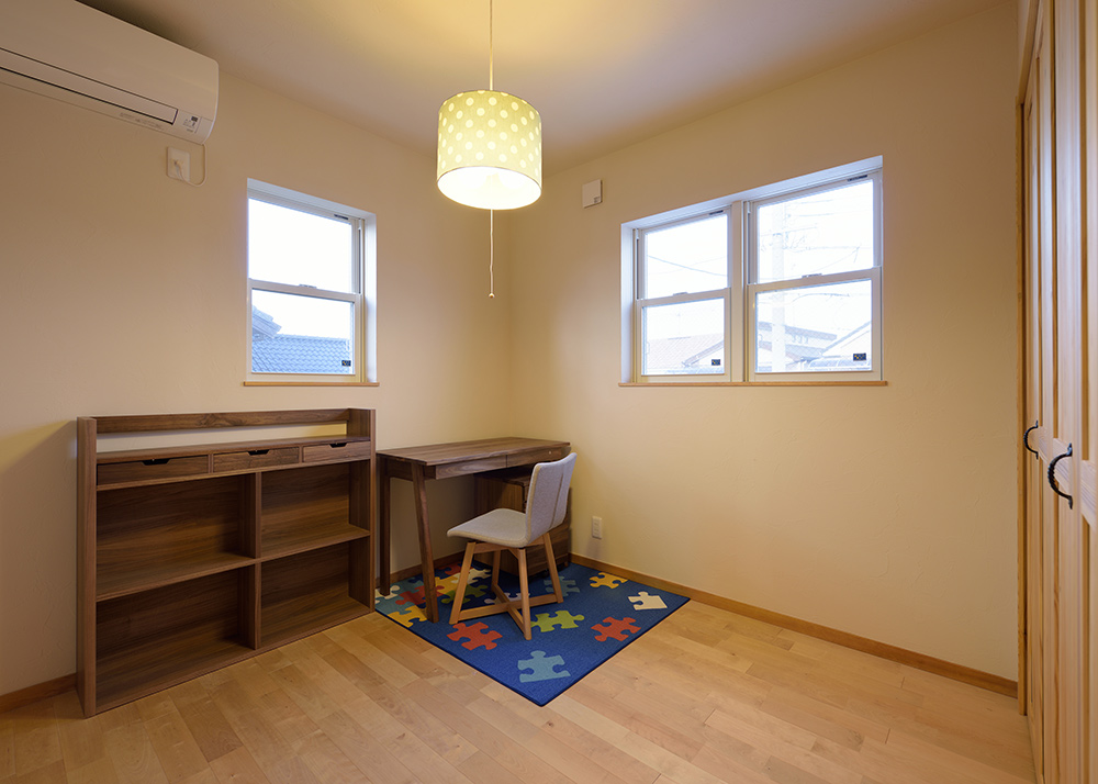 外で過ごしたくなるプライベートテラスのある家の写真9